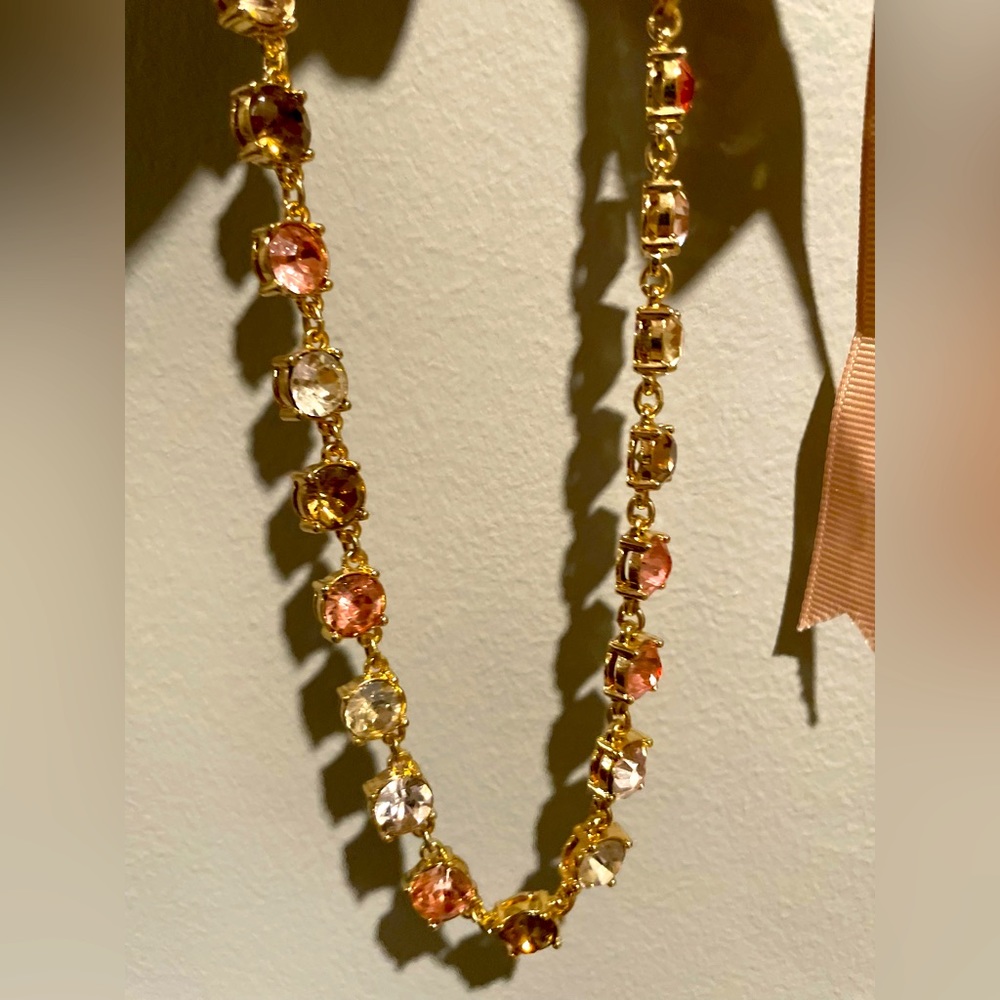 💲💲💲Loft multicolor necklace with a ribbon closure. NWOT